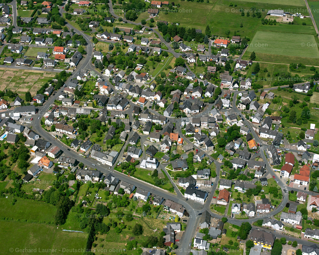 2611168 | ALLENDORF 09.06.2006 Wohngebiet einer Einfamilienhaus- Siedlung  in Allendorf im Bundesland Hessen, Deutschland // Single-family residential area of settlement  in Allendorf in the state Hesse, Germany Foto: Gerhard Launer