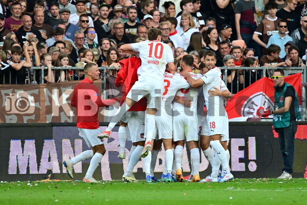 KBS Picture_FCStPauli-Heidenheim_077 | Heidenheim Torjubel zum 2:0 Torschuetze ist Schoeppner Jan (1FCHeidenheim) , Sportplatz :  Millerntor Stadion, - Realisiert mit Pictrs.com