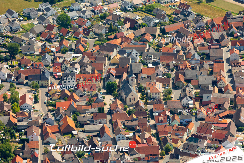 Das Luftbild zeigt : Altstadt Greußenheim - Die Luftaufnahme wurde 2023 vom UL-Flugzeug aus erstellt ( keine Drohne ) - Hochauflösende Luftaufnahme - Für grossformatige Ausdrucke geeignet. Die Geschenkidee !Mit Lizenz und Bildrechte bestellbar