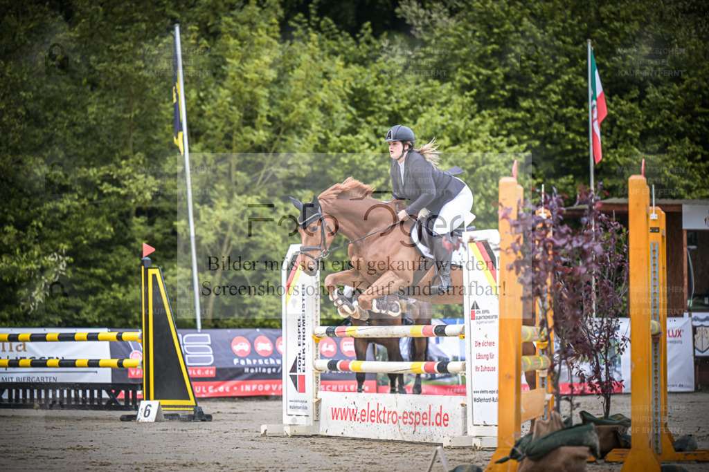 DOS_1536 | Entdecke hochwertige Reitturnierfotos von Foto Oger. Professionell, emotional und authentisch – jetzt Lieblingsmomente im Shop bestellen. - Realisiert mit Pictrs.com