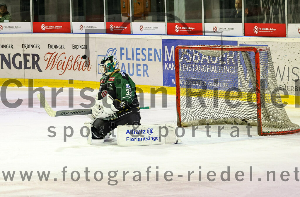 2022-10-30_037_TSV_Erding_gegen_ESC_Riverrats_Geretsried | Erding, Deutschland, 30.10.2022:
Eishockey, Bayernliga 2022 / 2023, 9. Spieltag, TSV Erding gegen ESC Riverrats Geretsried, Endergebnis: 3:5

Torwart Thomas Hingel (Erding Gladiators, #33)

Foto: Christian Riedel / fotografie-riedel.net