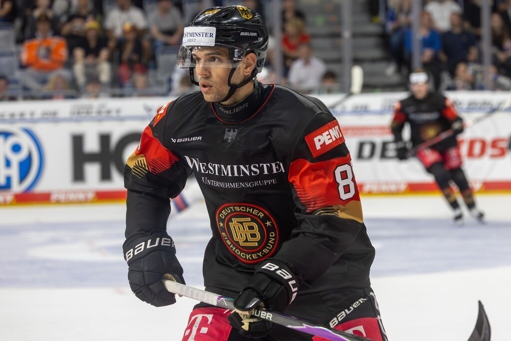 Eishockey-Länderspiel Deutschland gegen USA in Mannheim (letztes Vorbereitungsspiel vor der WM in der Schweiz) | Eishockey-Länderspiel Deutschland gegen USA in Mannheim (letztes Vorbereitungsspiel vor der WM in der Schweiz) - Realisiert mit Pictrs.com