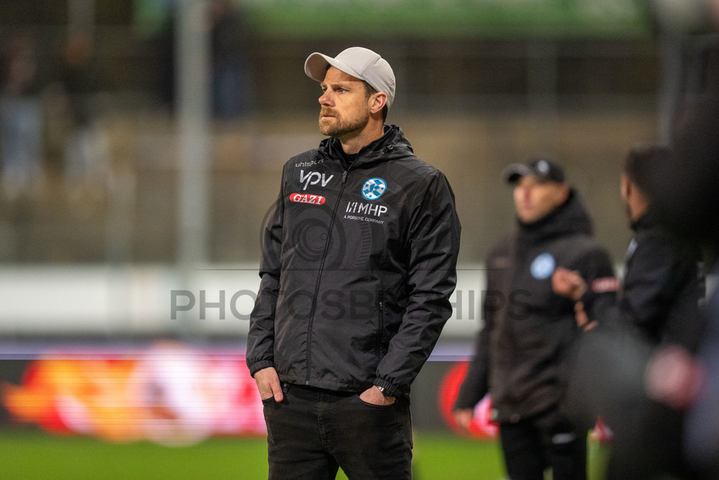SV Stuttgarter Kickers vs. SGV Freiberg, Fussball, WFV-Pokal, Viertelfinale, 17.03.2026 | Marco Wildersinn (Trainer SV Stuttgarter Kickers) gibt Anweisungen,SV Stuttgarter Kickers vs. SGV Freiberg, Fussball, WFV-Pokal, Viertelfinale, 17.03.2026Foto: photosbyphips/Philip Ziegler
