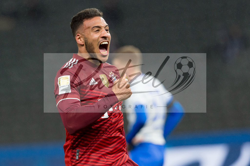 BSCFCB20220123_074 | Fussball, Herren: Corentin Tolisso (FC Bayern Muenchen) Torjubel, jubelt nach seinem Treffer zum 0:1 bei dem Spiel der 1. Bundesliga zwischen Hertha BSC und FC Bayern Muenchen im Olypiastadion am 23.01.2022 in Berlin, Deutschland.DFB / DFL REGULATIONS PROHIBIT ANY USE OF PHOTOGRAPHS AS IMAGE SEQUENCES AND/OR QUASI-VIDEO. - Realisiert mit Pictrs.com