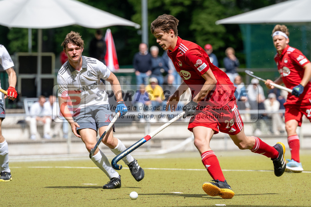 SFE_20250504_0077 | Köln, Deutschland, 04.05.2025:  Hockey 1. Bundesliga Herren Rot-Weiss Köln - Münchener SC im KTHC Stadion Rot-Weiss Köln Tennis and Hockey Club am 04.05.2025 in Köln, Deutschland. (Foto von Stephan Fehrmann)Köln, Germany, 04.05.2025: Hockey 1. Bundesliga Herren Rot-Weiss Köln - Münchener SC in KTHC Stadion Rot-Weiss Köln Tennis and Hockey Club at 04.05.2025 in Köln, Deutschland. (Foto from Stephan Fehrmann)