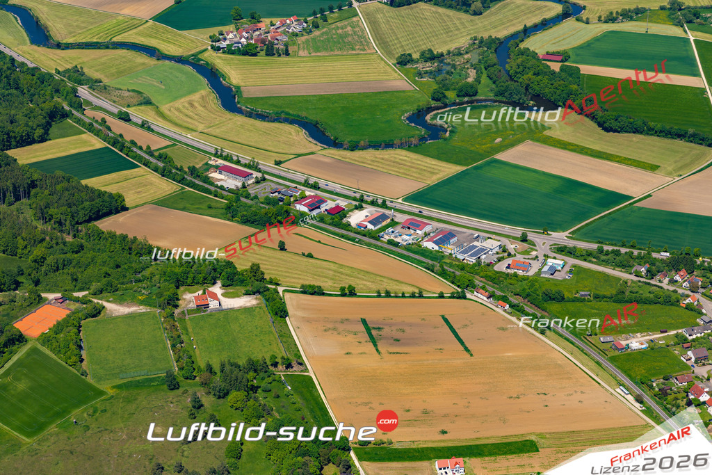Die Luftaufnahme Ebermergen - Harburg wurde 2021 mittels Flugzeug (keine Drohne) erstellt. Hohe Auflösung -für große Poster und Wandbilder geeignet!