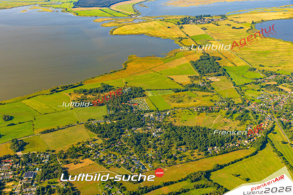 Neue Luftbildaufnahme der Stadt Pruchten - Das Luftbild wurde 2025 vom UL-Flugzeug heraus erstellt ( keine Drohnenaufnahme ) - Hochauflösende Luftaufnahme - für Wandbilder und großformatige Ausdrucke geeignet. Das besondere Geschenk!Hier alle&nbsp;Infos zur Lizenzierung der LuftaufnahmeWir fliegen auch dieses Jahr wieder in Ihre Region um Luftbilder zu erstellen.- Luftbild anfragen