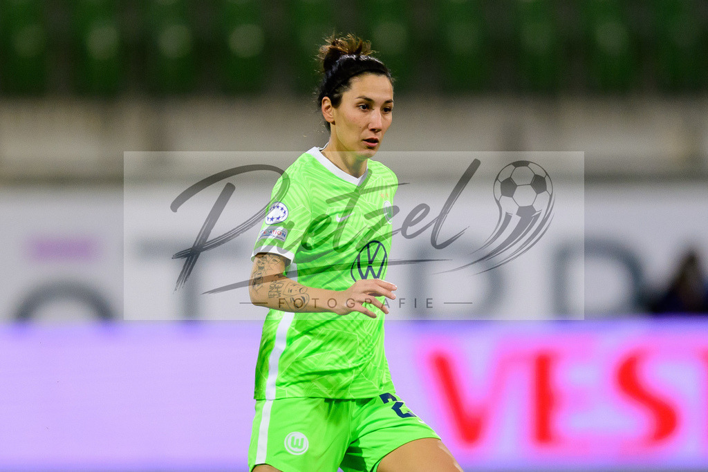 WOBJUV20211118_092 | Fussball, Frauen: Sara Doorsoun (VfL Wolfsburg) schaut bei dem Spiel der UEFA Women´s Champions League zwischen VfL Wolfsburg und Juventus Turin im AOK-Stadion am 18.11.2021 in Wolfsburg, Deutschland. - Realisiert mit Pictrs.com