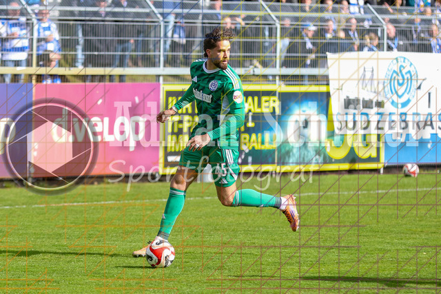 28.03.2026 GER, Fussball, Herren, Niederrhein Pokal Halbfinale, Saison 2025/2026, 1. FC Bocholt - MSV Duisburg | Lex Tyger Lobinger (MSV Duisburg) schaut 