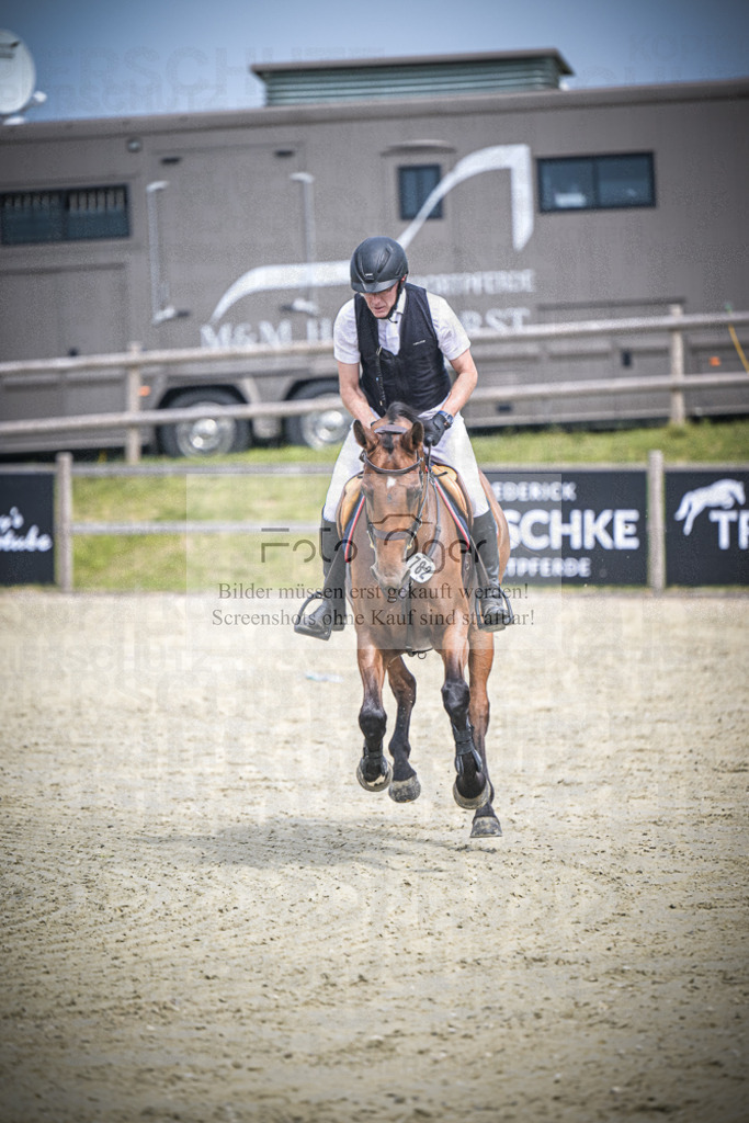 DOS_0095 | Entdecke hochwertige Reitturnierfotos von Foto Oger. Professionell, emotional und authentisch – jetzt Lieblingsmomente im Shop bestellen.Deutschlandweite Turnierfotografie. - Realisiert mit Pictrs.com