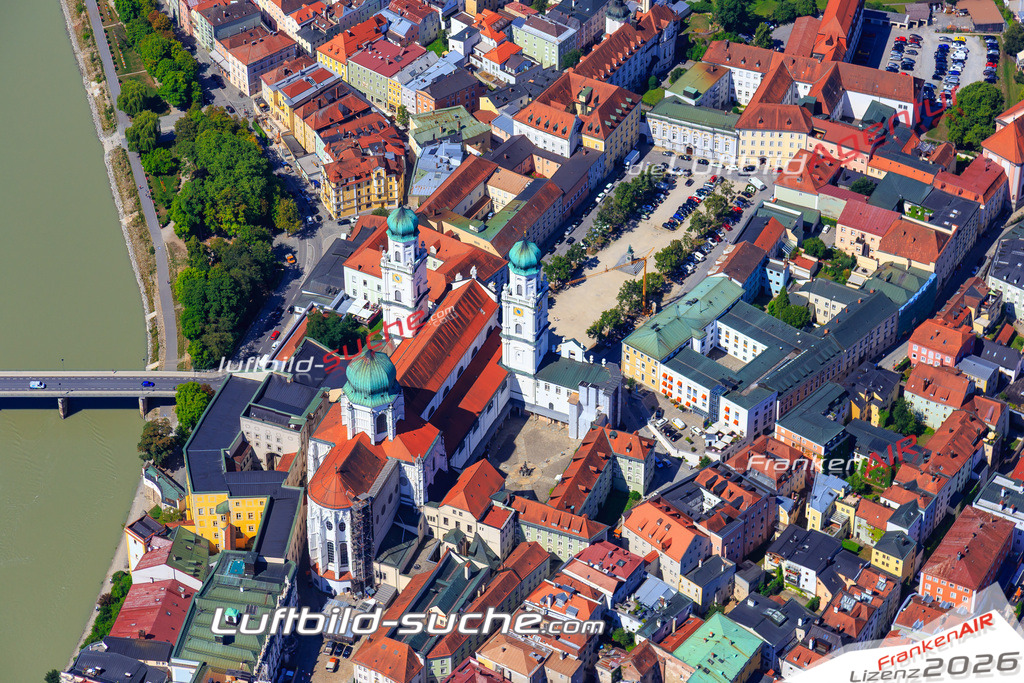 Die Luftaufnahme der Stadt Passau wurde 2017 vom Flugzeug heraus erstellt ( keine Drohne )- hohe Auflösung für beste Qualität