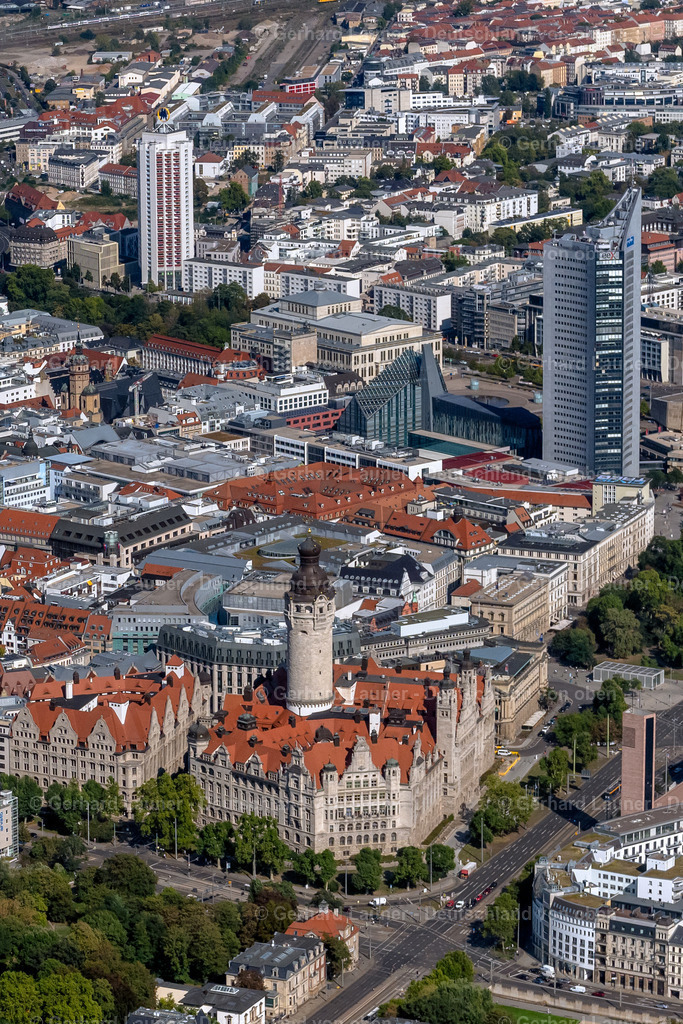 4041988 | LEIPZIG 14.09.2020 Gebäude des Rathauses der Stadtverwaltung am Martin-Luther-Ring in Leipzig im Bundesland Sachsen. Weiterführende Informationen bei: Stadt Leipzig. // Town Hall building of the city administration on Martin-Luther-Ring in Leipzig in the state Saxony. Further information at: Stadt Leipzig. Foto: Gerhard Launer