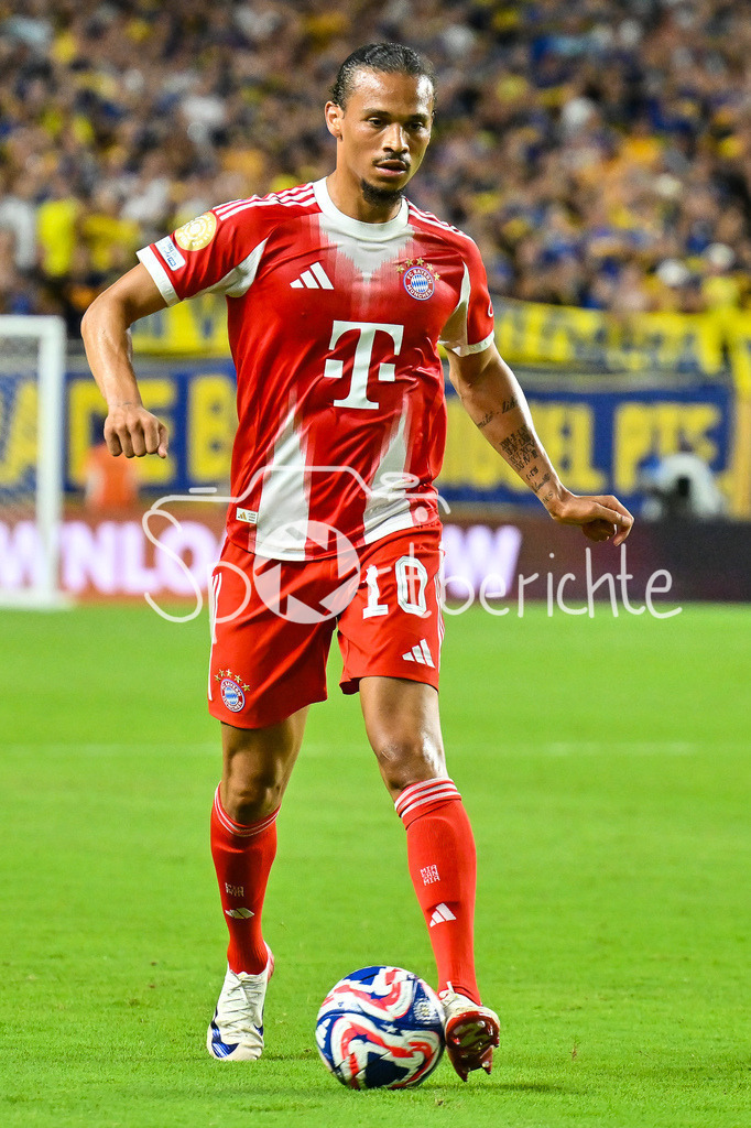 FC Bayern München - Boca Juniors | am Ball Leroy SANE (FC Bayern Muenchen 10) / Einzelfoto / Freisteller / FIFA Club World Cup: FC Bayern Muenchen - Boca Juniors, Hard Rock Stadium am 20.06.2025 / NOT FOR SALE IN USA