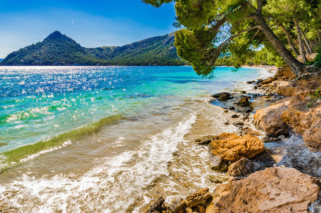 Picturesque beach on Majorca island Spain, Mediterranean Sea | Beautiful beach scenery on Mallorca island, beach Platja de Formentor, Spain - Realisiert mit Pictrs.com