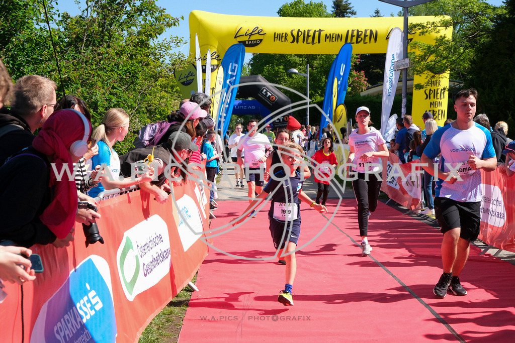 ..... | LINZ,AUSTRIA,27.April 24, Int. 3 Brückenlauf Linz  , Image shows: Photo: WAPICS / Michael ring