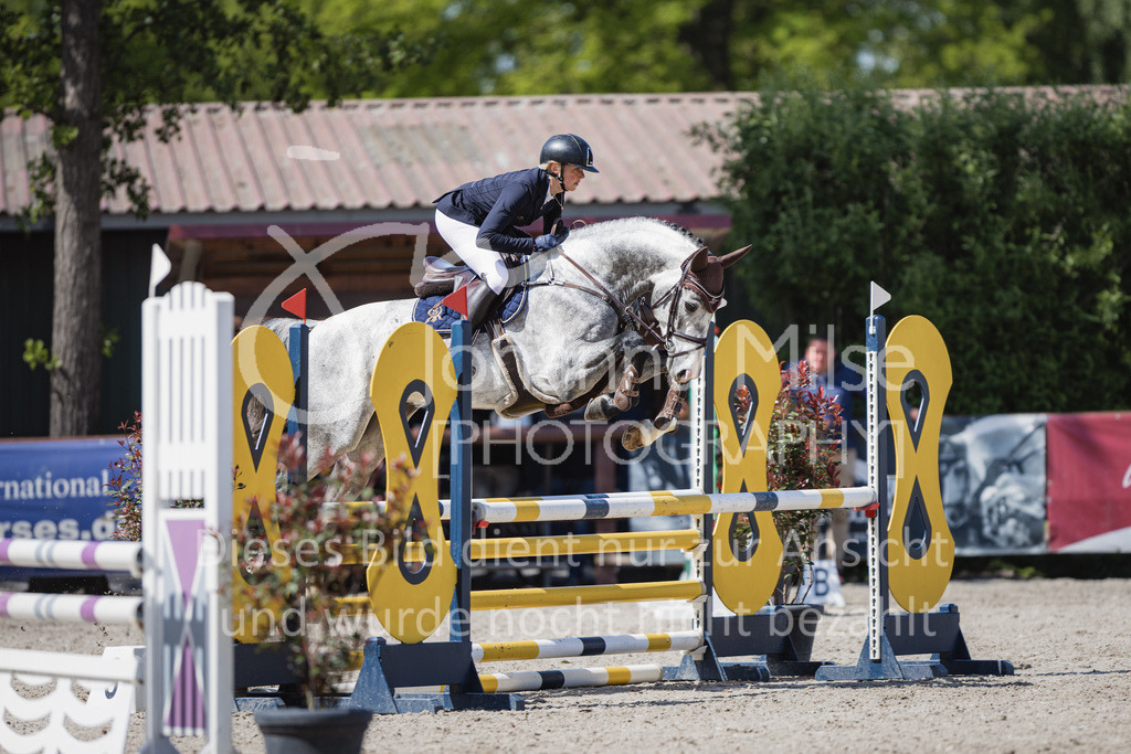 230516_Mühlen_03SprPf-A-319 | Deine schönsten Turniermomente als professionelle Fotos! Entdecke hochwertige Pferdesport-Fotografie im Online-Shop. Jetzt Fotos finden & bestellen!