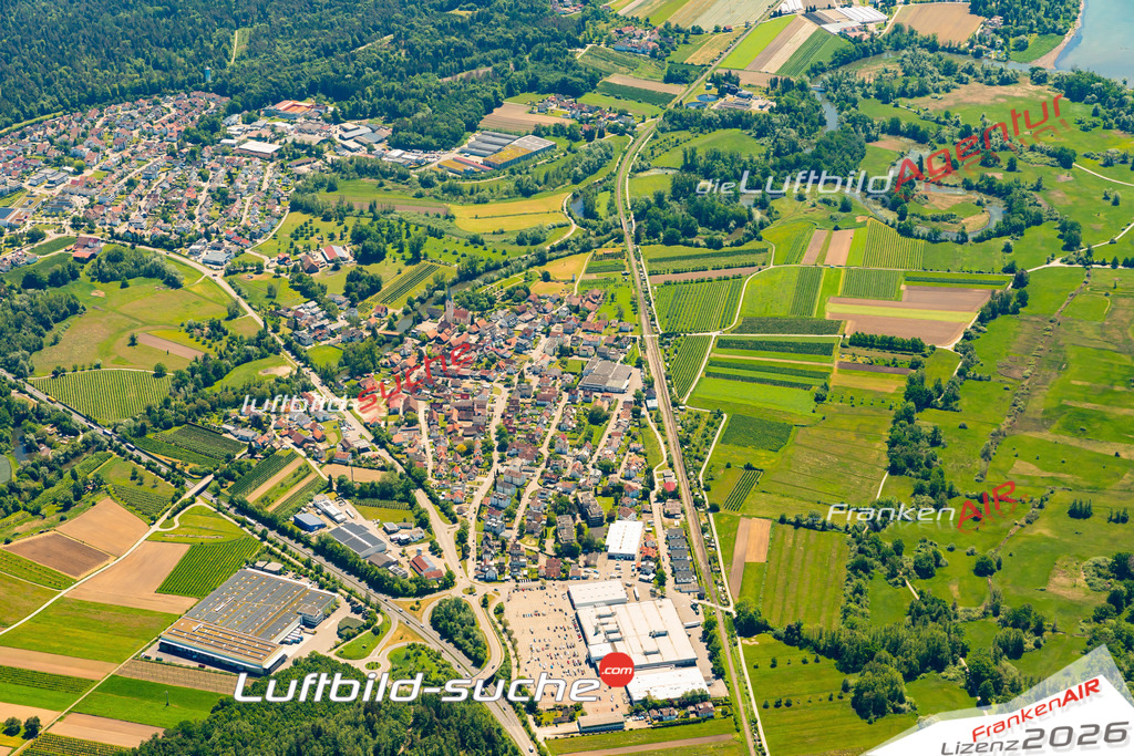 Das Luftbild zeigt :  Eriskirch - Die Luftaufnahme wurde 2024 vom UL-Flugzeug aus erstellt ( keine Drohne ) - Hochauflösende Luftaufnahme - Für grossformatige Ausdrucke geeignet. Die Geschenkidee !Mit Lizenz und Bildrechte bestellbar