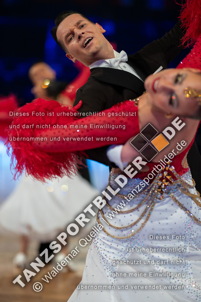 20251206-01279 | Hier finden Sie Tanz Bilder vom Latein und Standard Formationen tanzen. Sportbilder vom Tanzsport. Schöne Fotos und von Weltmeisterschaft, Europameisterschaft, Bundesliga, Regionalliga, Oberliga und Landesliga sowie von GOC Stuttgart, DanceComp, WM Bremen