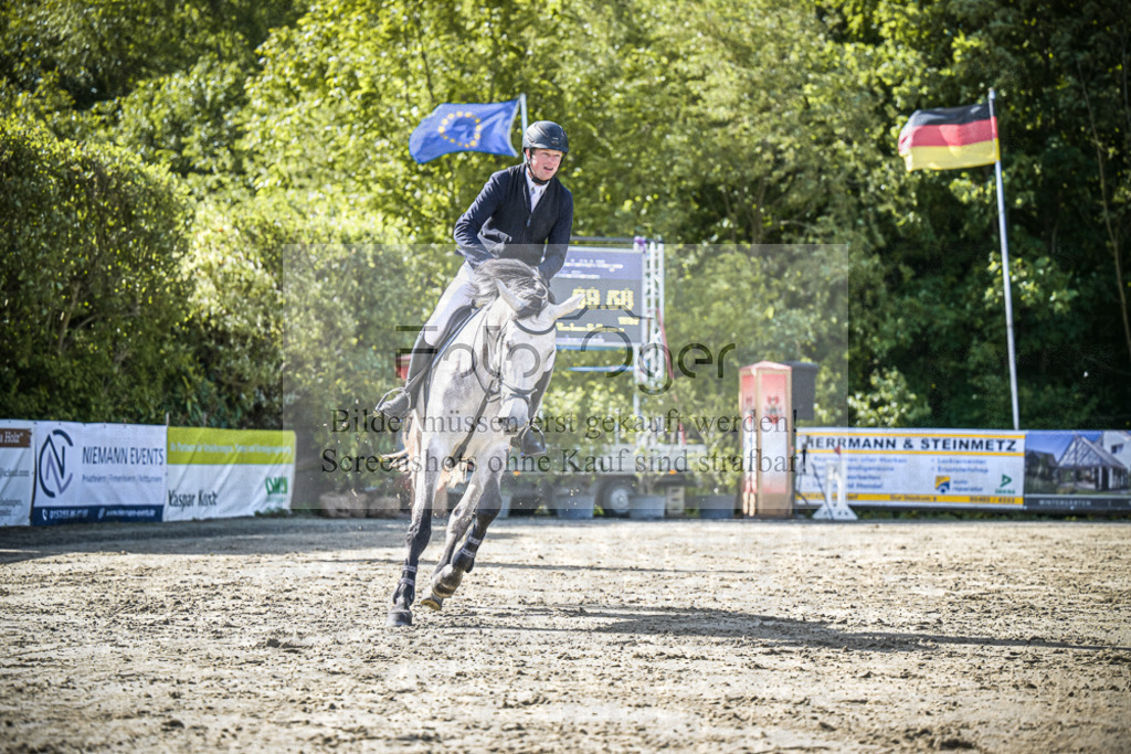 DOS_8346 | Entdecke hochwertige Reitturnierfotos von Foto Oger. Professionell, emotional und authentisch – jetzt Lieblingsmomente im Shop bestellen.Deutschlandweite Turnierfotografie. - Realisiert mit Pictrs.com