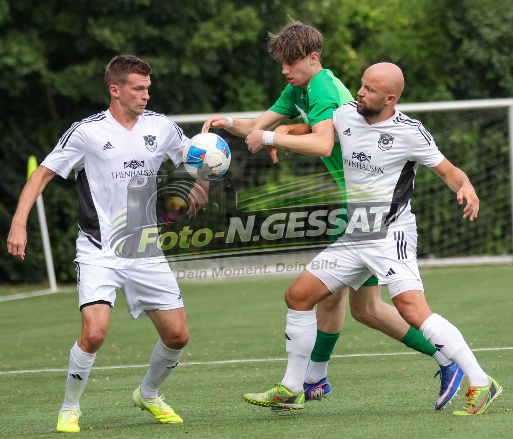 SC Bünde - TuS Bexterhagen | Auf dem Bild zu sehen: grün SC Bünde: ; weiß TuS Bexterhagen:  SC Bünde, TuS Bexterhagen, Saison 26/27, Testspiel, Hunnebrock, Deutschland - Realisiert mit Pictrs.com