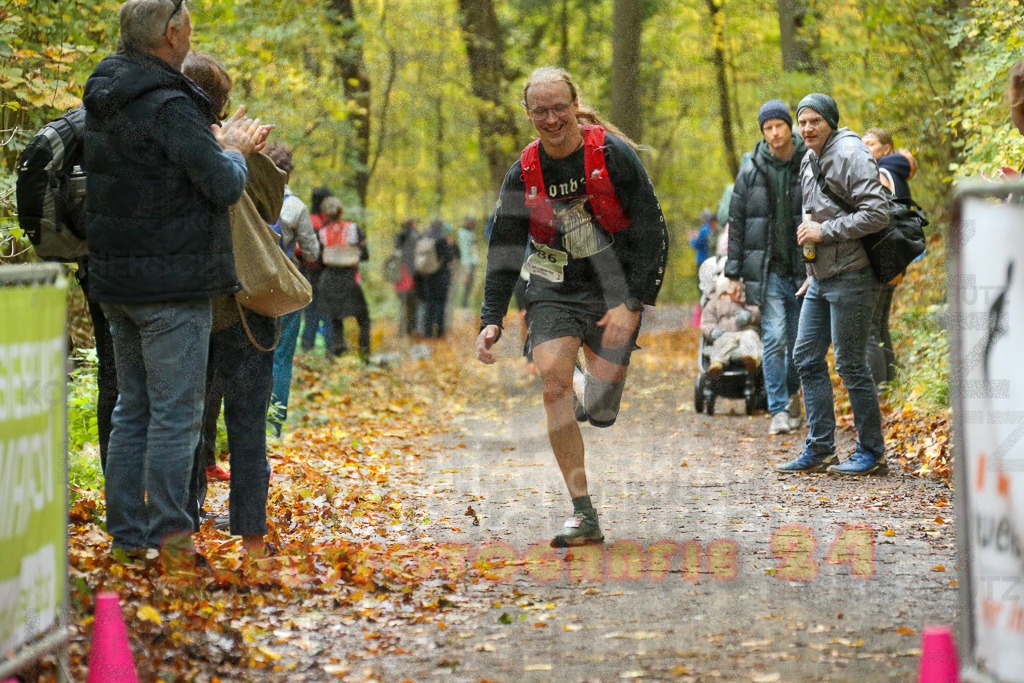 251026_1310_EX1_2737 | Sportfotografie im Rhein-Sieg Kreis, Köln, Bonn, NRW, Rheinland Pfalz, Hessen, etc. Unser Tätigkeitsfeld umfasst den Laufsport vom Volkslauf über den Marathon, Duathlon, Triathon bis zum Ultralauf wie Kölnpfad Ultra oder Schindertrail.