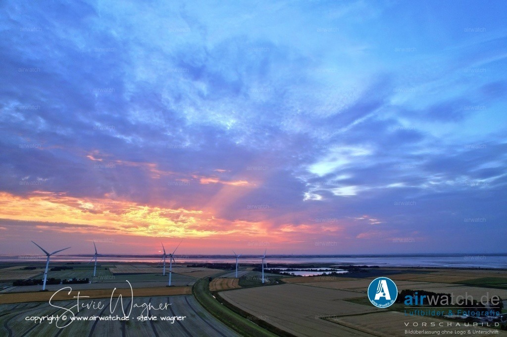 Windpark - Simonsberg | Entdecken Sie atemberaubende Luftbilder und Fotografien auf airwatch.de - Tauchen Sie ein in eine Welt voller faszinierender Aufnahmen aus der Vogelperspektive.
