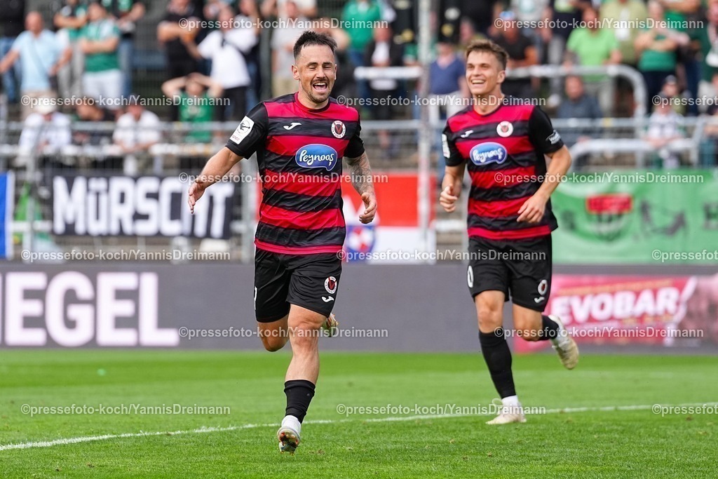 xydr03082501055 | 03.08.2025, xydrx, Fußball, 3.Liga, Viktoria Köln - FC Schweinfurt 05, Saison 2025 2026, Sportpark Höhenberg: Torjubel nach dem Tor zum 2:0 für Viktoria Köln durch Torschütze Simon Handle (Viktoria Köln #7) zusammen mit David Otto (Viktoria Köln #10  DFB regulations prohibit any use of photographs as image sequences and or quasi-video.