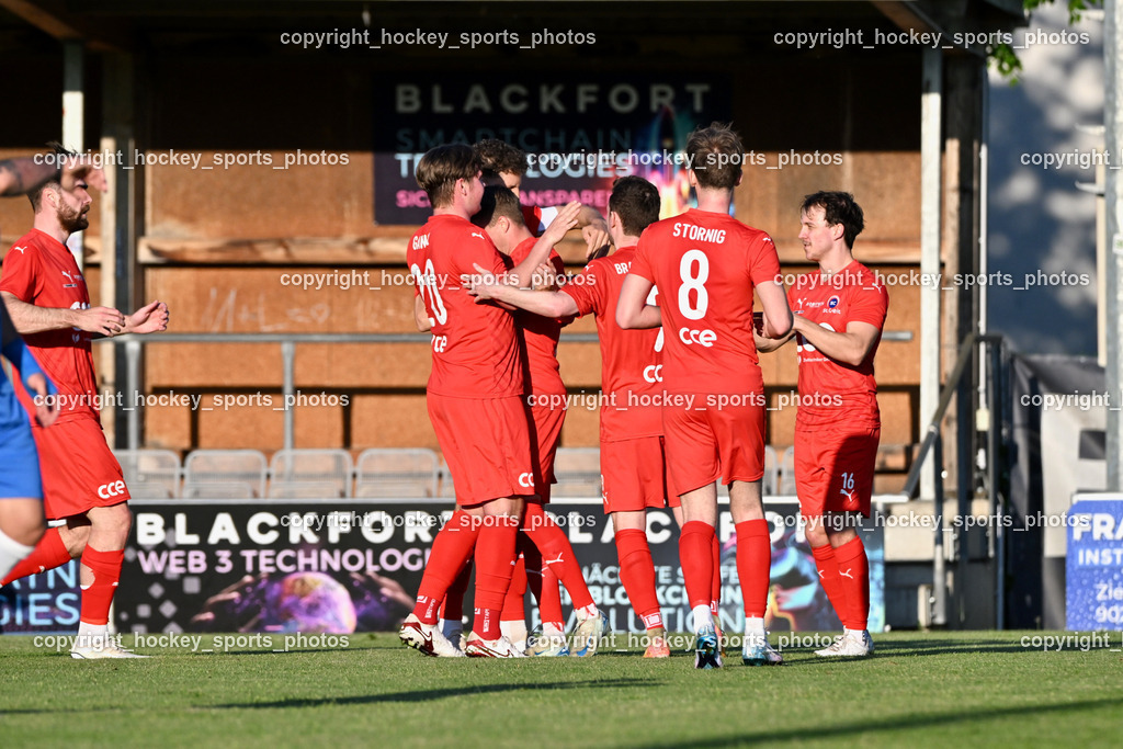 SAK vs. SC ST. Veit | Jubel SC St. Veit Mannschaft, #20 Fabian Christian Gangl SC St.Veit, #8 Fabian Johann Stornig SC St.Veit, #9 Julian Brandstätter SC St.Veit, #16 David Armin Hude SC St.Veit, SAK vs. SC ST. Veit, SAK vs. SC ST. Veit am 30.04.2025 in Klagenfurt (Sportpark Welzenegg), Austria, (Photo by Bernd Stefan)