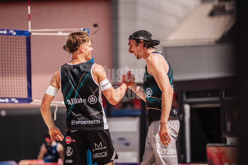 Beachvolleyball | Männer | Allianz German Beach Tour 2025 | Tourstop Bremen | 13.06.2025 | v.l. Jubel bei Luis Kubo und Jannik Kühlborn