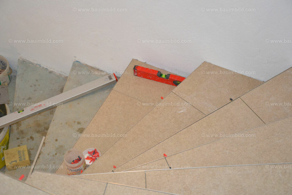 bib-lg21-fliesenlegerarbeiten-0007 | Nach LV-Leistungsgruppen sortierte Detailfotos über den Bau eines Hauses. Alle Hausbau-Bilder direkt vom Urheber und Autor der Website Haus-Selber-Bauen.com