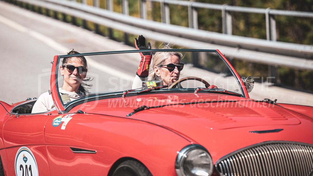 19. Arosa ClassicCar 2023 - 2. September 2023 | 19. Arosa ClassicCar 2023
Arosa, Schweiz
Etterlin Kerstin aus Bad Ragaz mit der Startnummer 241 in einem Austin-Healey 100/4 BN1, Jahrgang 1954, in der Klasse Classic Trophy.
@arosaclassiccar, @arosa.official, #arosaclassiccar, #arosa, #76curves, #classiccar
Bild: Sportfotografie Markus Aeschimann | www.markus-aeschimann.ch - Realisiert mit Pictrs.com