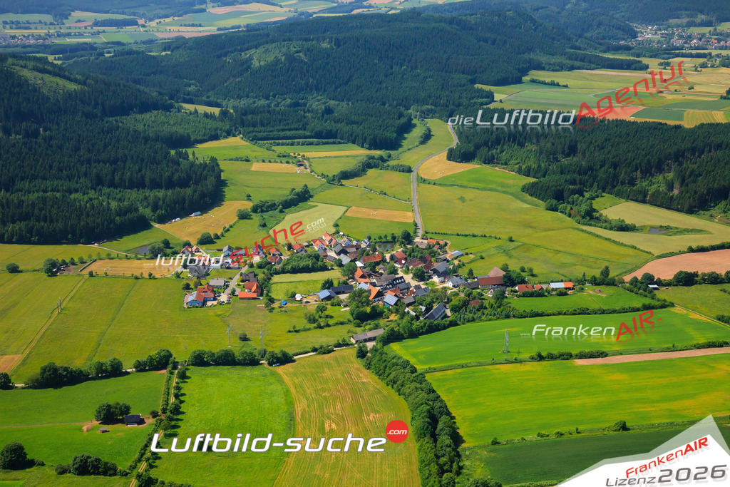 Die Luftaufnahme Groessau - Pressig wurde vom UL-Flugzeug (keine Drohne) aus fotografiert.Hohe Druck- Auflösung-die Geschenkidee!