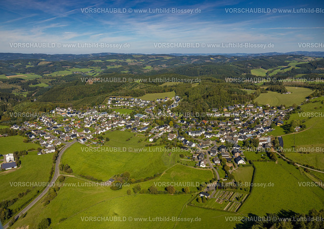 Lennestadt230910660Halberbracht | Luftbild, Ortsansicht Ortsteil mit Schützenhalle, Halberbracht, Lennestadt, Sauerland, Nordrhein-Westfalen, Deutschland
