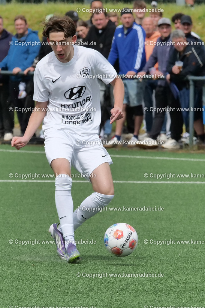 Fußball : C-Junioren : Aufstieg Regionalliga West : SUS 09 Dinslaken - Vfb 03 Hilden am 04.06.2026 in Dinslaken | Fußball : C-Junioren : Aufstieg Regionalliga West : SUS 09 Dinslaken (rotr Trikots)- Vfb 03 Hilden (weiße Trikots) am 04.06.2026 in Dinslaken - Realisiert mit Pictrs.com