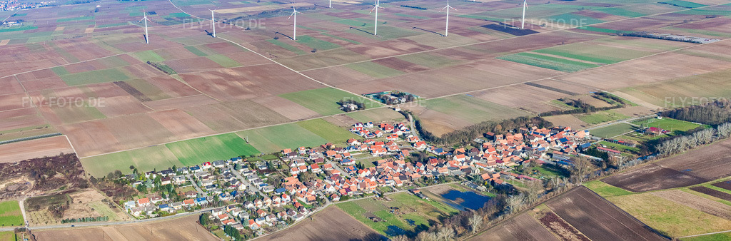 Luftbild: Panorama der Dorfansicht von Süden in Herxheimweyher im Bundesland Rheinland-Pfalz in Deutschland. Foto: IMG_36735-Bearbeitet.jpg vom 16.01.2011 durch Werner Riehm/FLY-FOTO.deAuflösung des Originals: 8240 x 2720 px