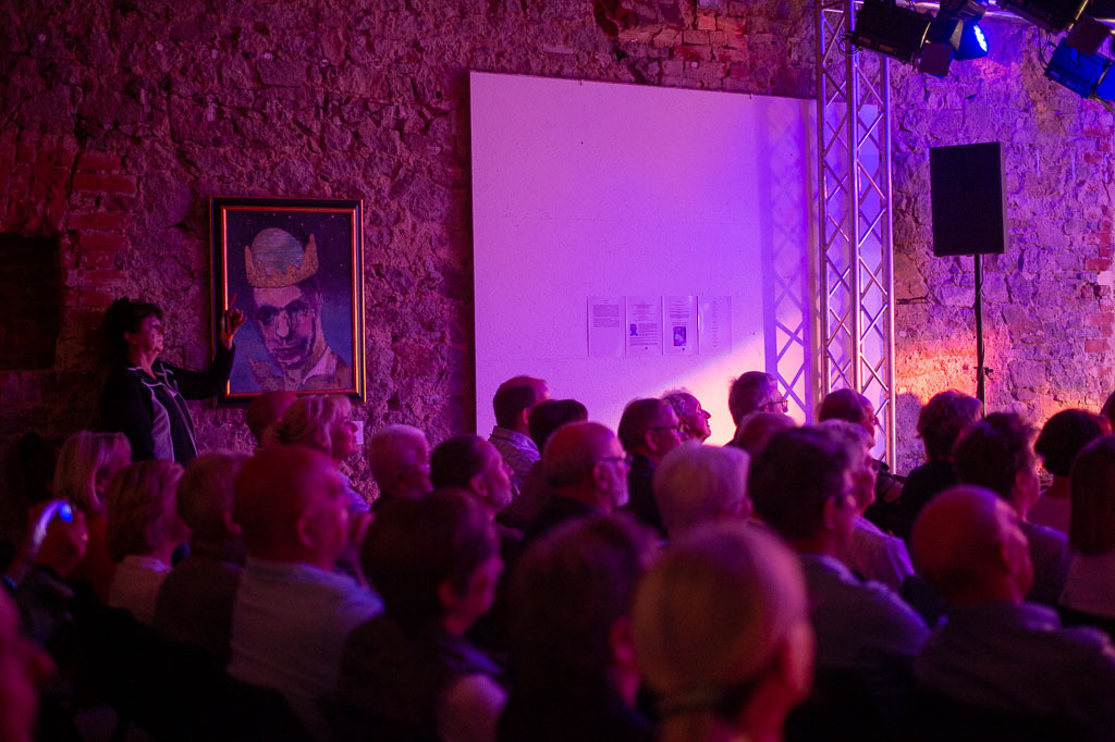 Uschi Brüning | Uschi Brüning im Forte Belvedere Leisnig zum Festival Hallo Leisnig 2022. - Realisiert mit Pictrs.com