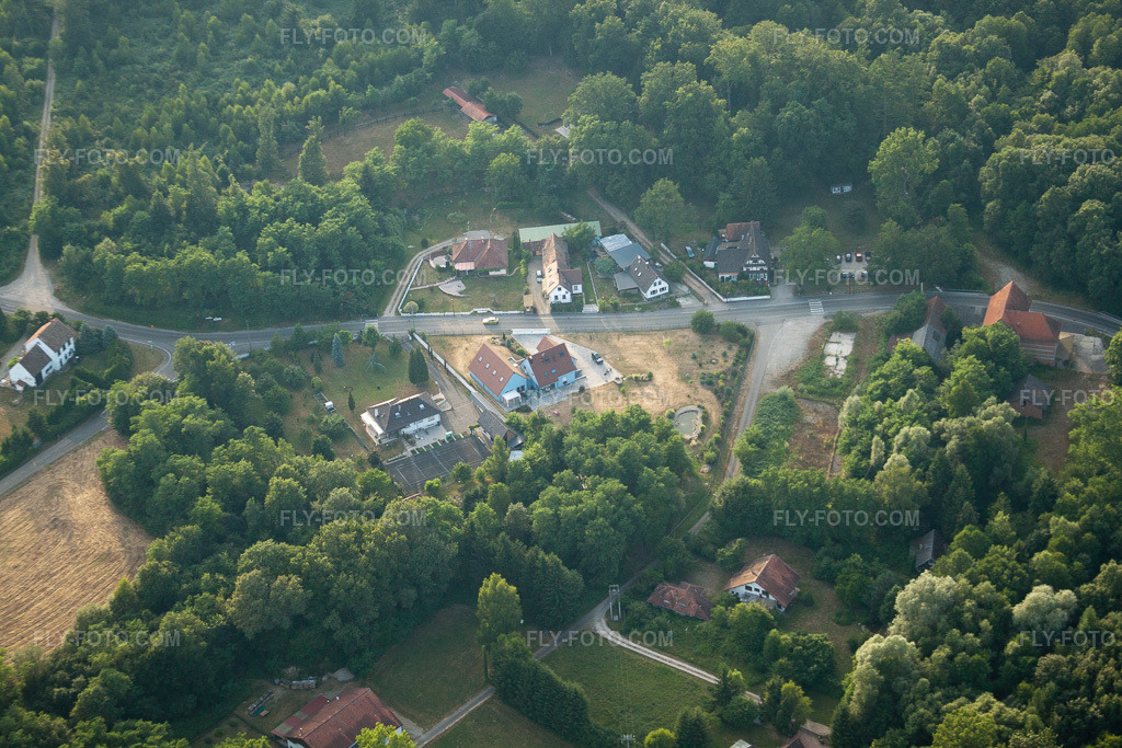 Aerial view: Königsbruck in Leutenheim in the state Bas-Rhin, France.Photo: IMG_30582.jpg taken on 07/09/2010 by Werner Riehm/FLY-FOTO.comResolution of the original: 4752 x 3168 px