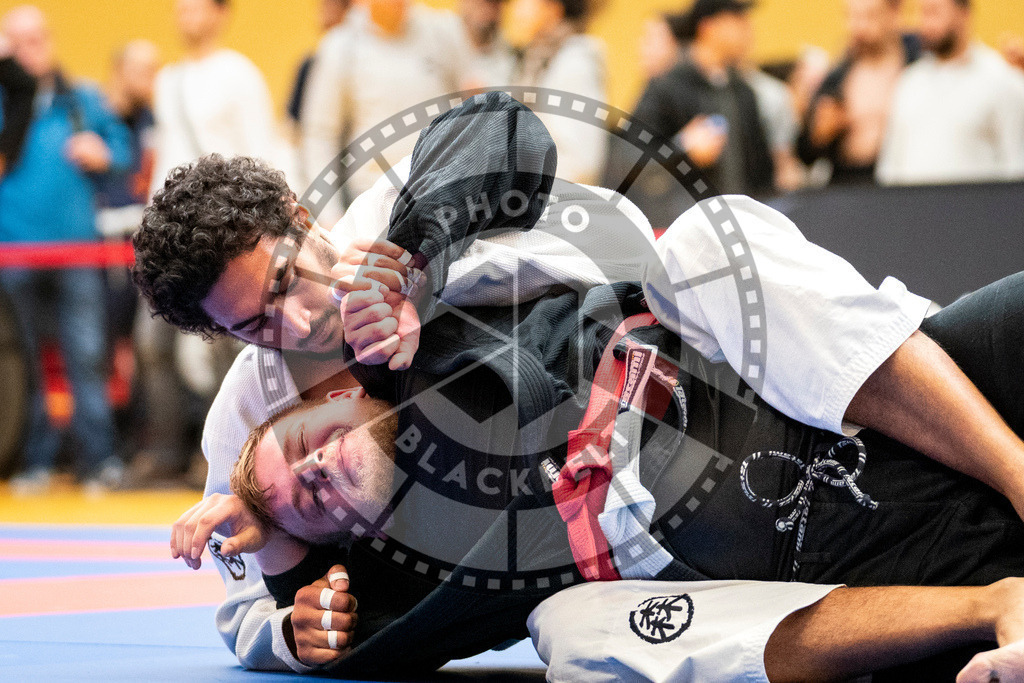 20231118PBB11929 | Fighters compete during the AJP Tour 600 Frankfurt Championship in Frankfurt/Main, Germany, on November 18, 2023.