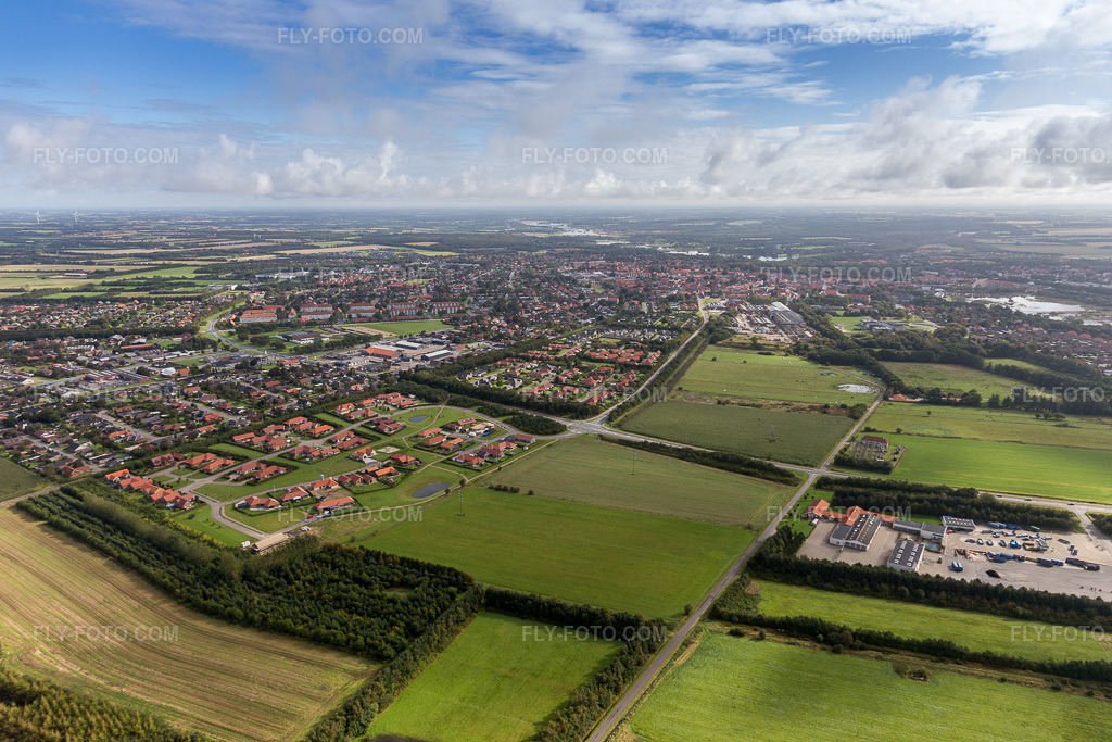 Aerial view: View of the town in Varde in the state South Denmark, Denmark.Photo: IMG_103503.jpg taken on 09/16/2017 by Werner Riehm/FLY-FOTO.comResolution of the original: 5472 x 3648 px