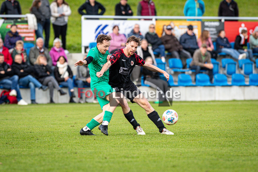 SV Haunshofen gegen SV Unterhausen | Fußball Herren A-Klasse Gruppe 5 Zugspitze 2025/26 12. Spieltag, SV Haunshofen gegen SV Unterhausen, 20251019,Zweikampf,2025-10-19 in Haunshofen (Sportplatz Haunshofen), Christian SCHUSTER (SV Haunshofen 10), Jonas AUMÜLLER (SV Unterhausen 15)Copyright: WolfgangxLindner www.foto-lindner.de