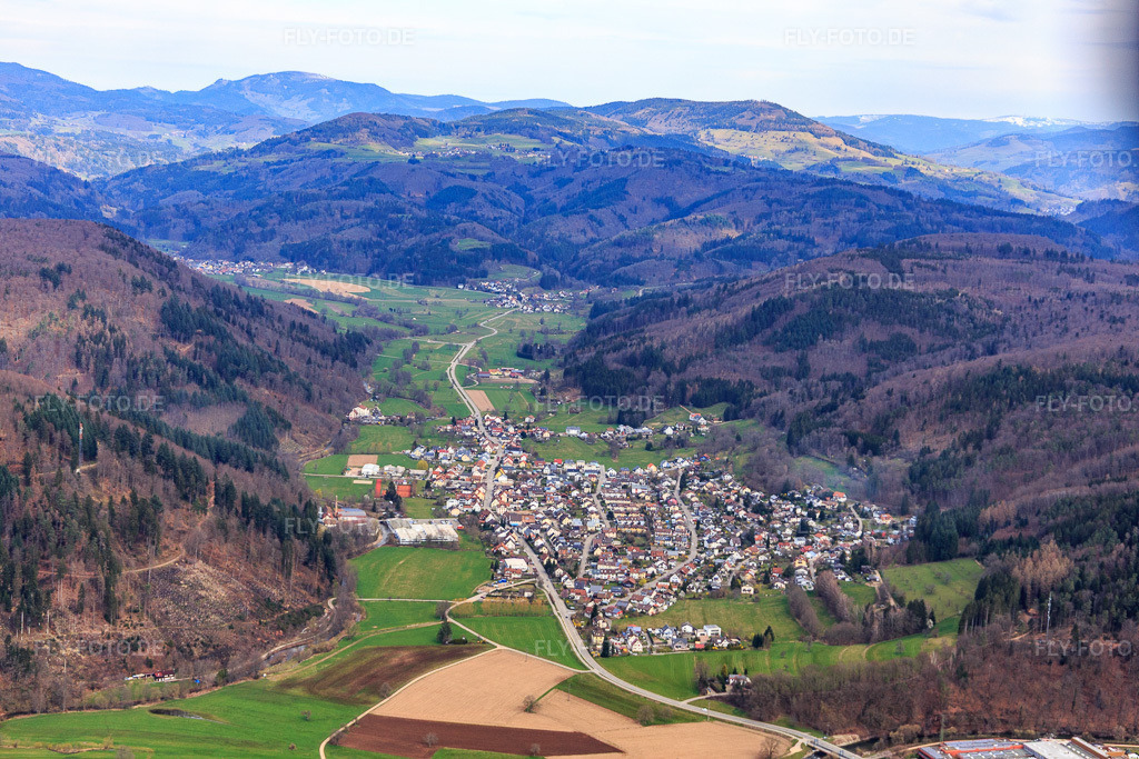 Luftbild: Ortsansicht aus Süden im Ortsteil Langenau in Schopfheim im Bundesland Baden-Württemberg in Deutschland. Foto: IMG_120187.jpg vom 17.03.2020 durch Werner Riehm/FLY-FOTO.de