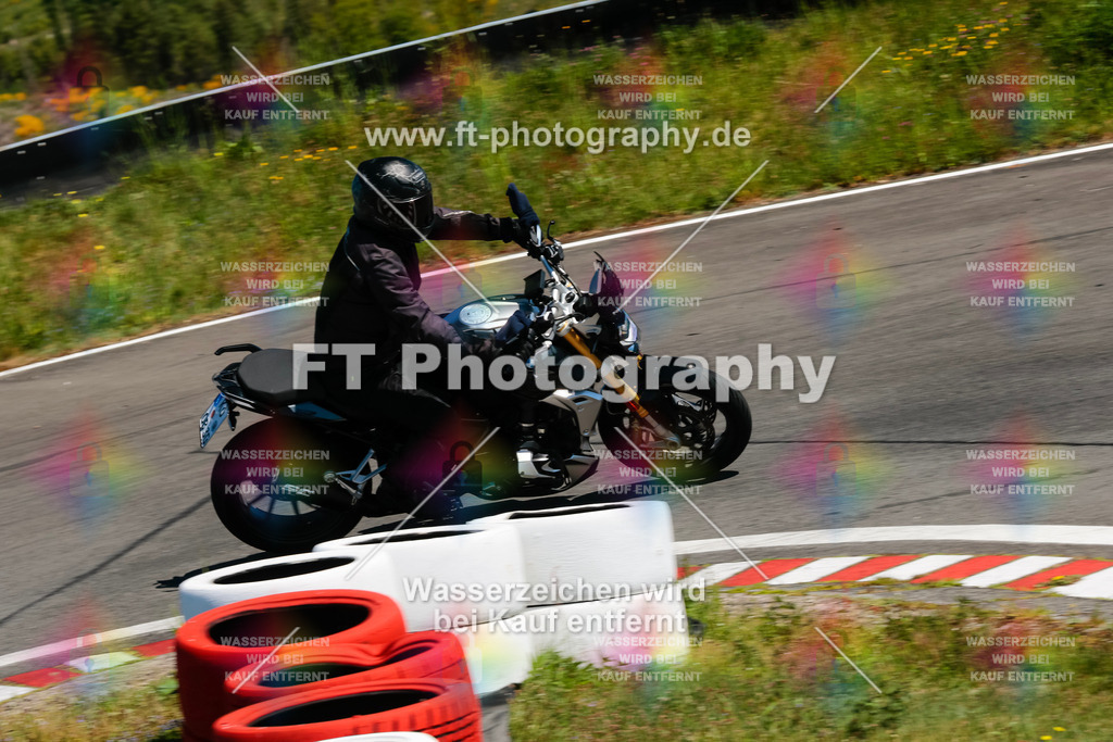 Moto-TeamOBK-22098 | Hier findet Ihr Bilder von Touristenfahrten auf der Nürburgring Nordschleife oder von anderen Veranstaltungen die ich besucht habe. Viel Spass beim Durch Schauen 