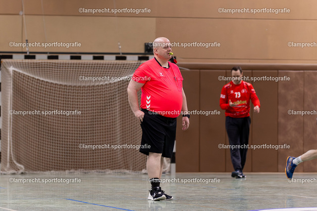 Handball I Herren I Saison 2025-2026 I SHSE Manfred-Frank-Pokal I Viertelfinale I HSG Kalkberg 06 II - HSG Kalkberg 06 149 | Axel Strohschein (Schiedsrichter) - Realisiert mit Pictrs.com