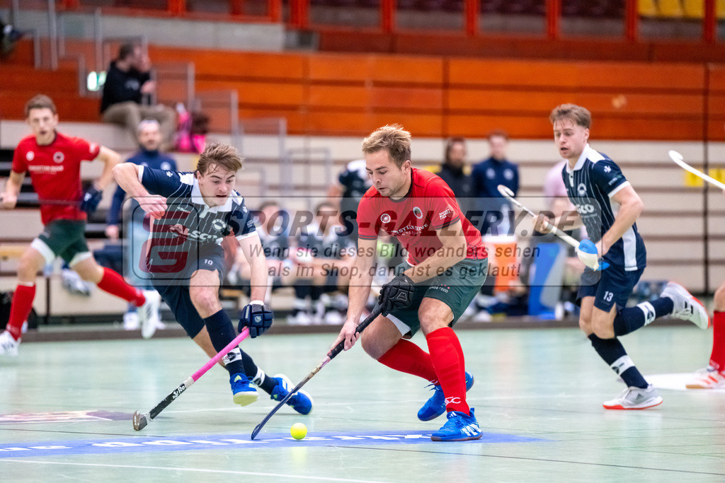 HK_20241207_109689 | 1. Bundesliga Halle Herren Crefelder HTC - Blau Weiss Köln am 7.12.2024 CHTC Glockenspitz Halle , Krefeld , Silas Erberich ( Blau Weiß Köln #10 ) . van Ehren Christian ( Crefelder HTC #16 )