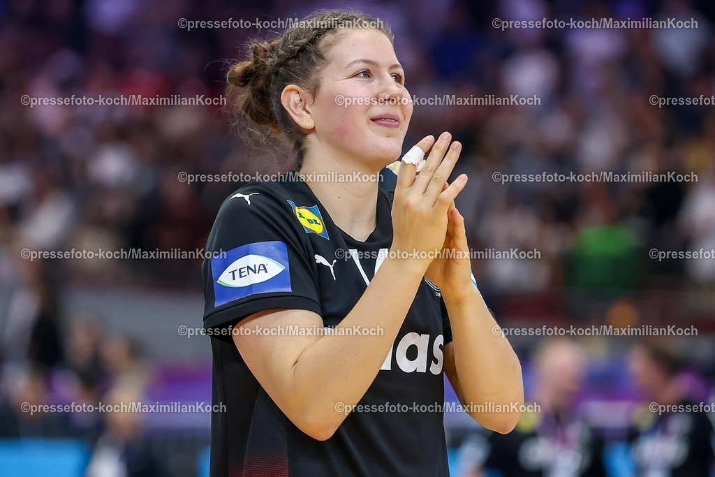 IHF09122502155 | 09.12.2025, Handball WM Frauen, Viertelfinale, Deutschland - Brasilien, 27th IHF Women's Handball World Championship, Westfalenhalle Dortmund: Marie Steffen (GER #14) 