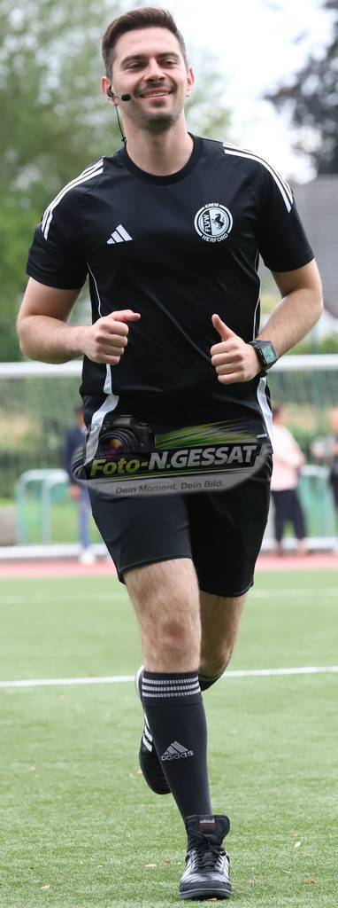 SC Bünde - BV 21 Stift-Quernheim | Auf dem Bild zu sehen: Schiedsrichter: Tobias PatzerSC Bünde, BV 21 Stift-Quernheim, Fistelmann Supercup, Hunnebrock, Deutschland  - Realisiert mit Pictrs.com