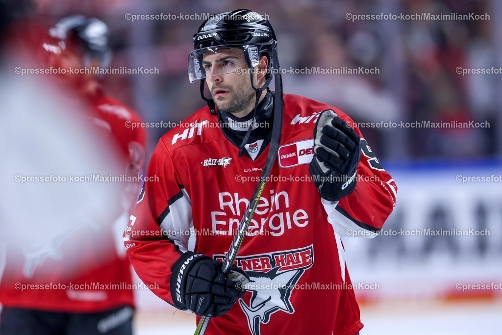 KEC24032502089 | 24.03.2025, Eishockey, DEL Play-offs, Kölner Haie - Fischtown Pinguins Bremerhaven, Viertelfinale Spiel 4, Lanxess-Arena Köln: Maximilian Kammerer (Kölner Haie #9) 