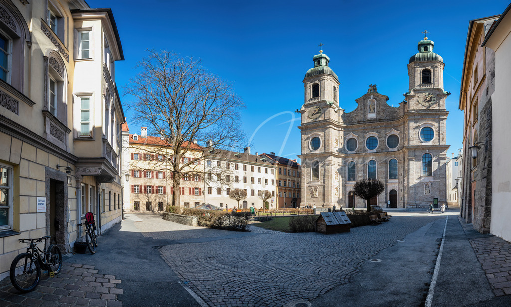 Domplatz | Der Innsbrucker Domplatz mit dem Dom St. Jakob
