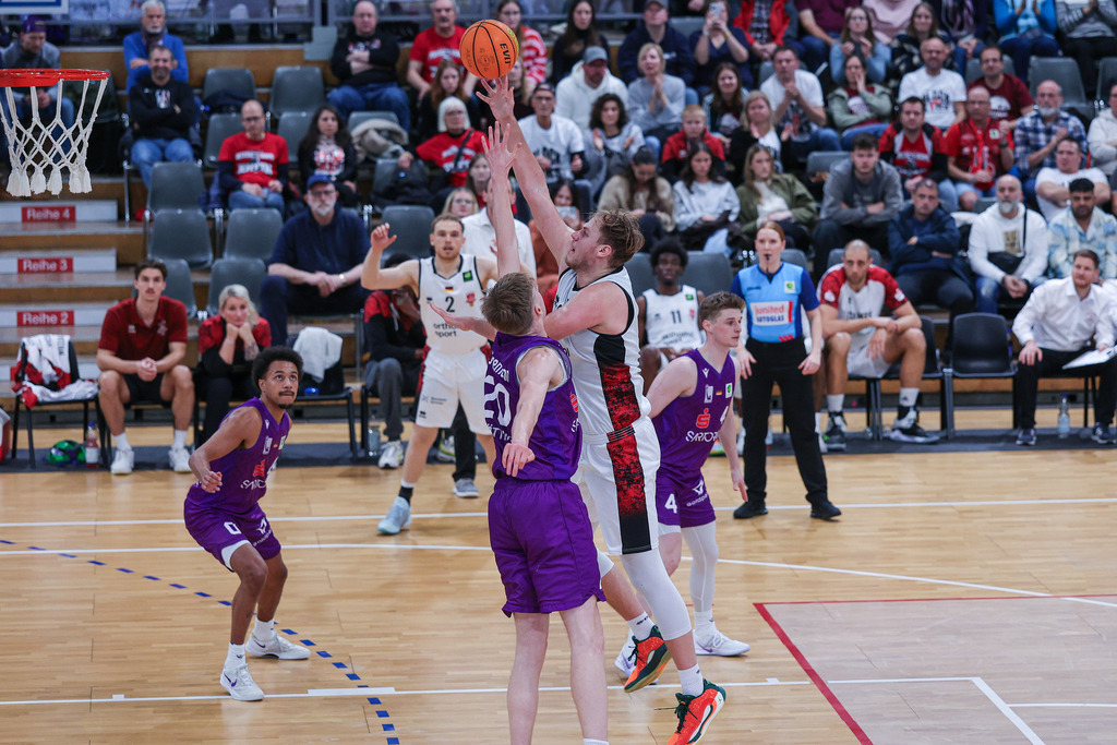 Pro A BAYER GIANTS vs BG Göttingen-25 | Fotos von Basketballspielen aus dem Raum NRW fotografiert von Gero Mueller-Laschet und Daniel Schaefer - Realisiert mit Pictrs.com