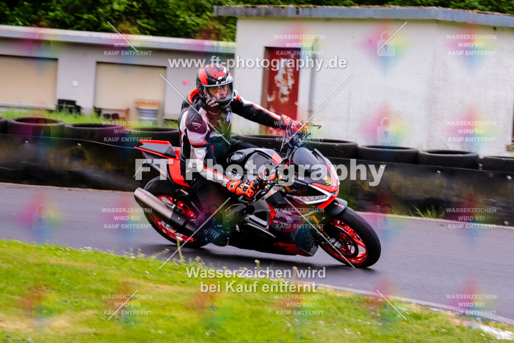 MotoTeamVBK-20442 | Hier findet Ihr Bilder von Touristenfahrten auf der Nürburgring Nordschleife oder von anderen Veranstaltungen die ich besucht habe. Viel Spass beim Durch Schauen 